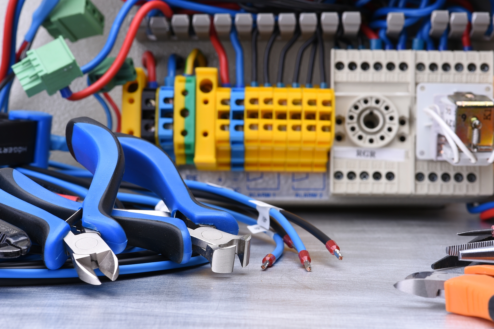 橋式起重機(jī)電氣控制電路及典型故障分析